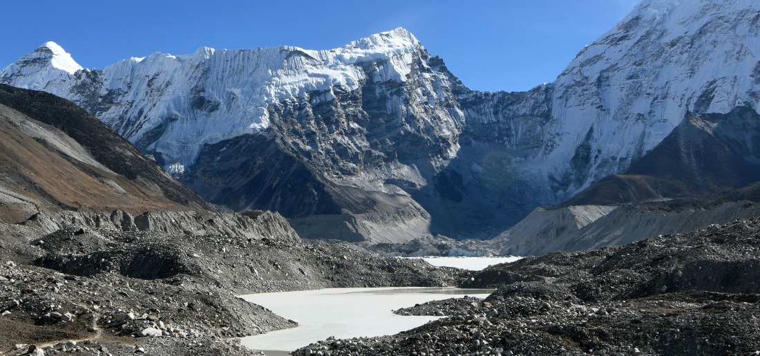 वैज्ञानिकों की चेतावनी: 21वीं सदी खत्म होने तक हिमालय की 75% बर्फ़ पिघल जाएगी, और इसकी वजह हम इंसान हैं