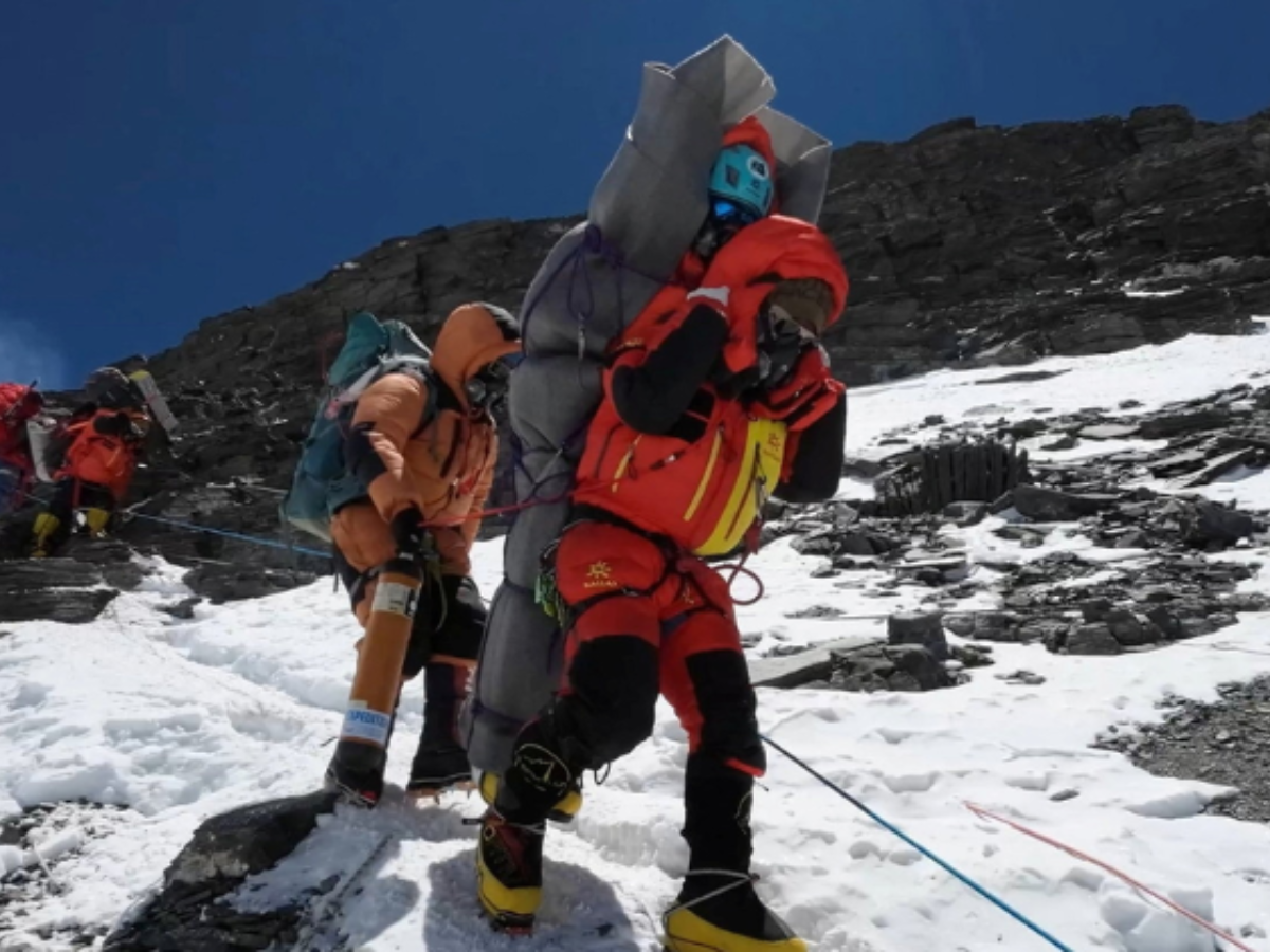 Sherpa Rescues Malaysian Climber From 'Death Zone'