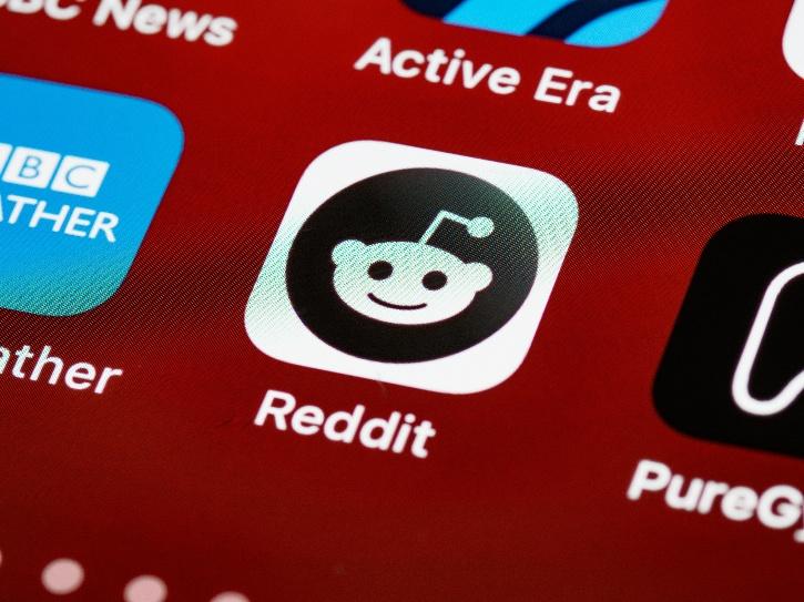 Reddit goes DARK in response to new policies 😳 #reddit #api #subreddit  #controversy #news #shorts 