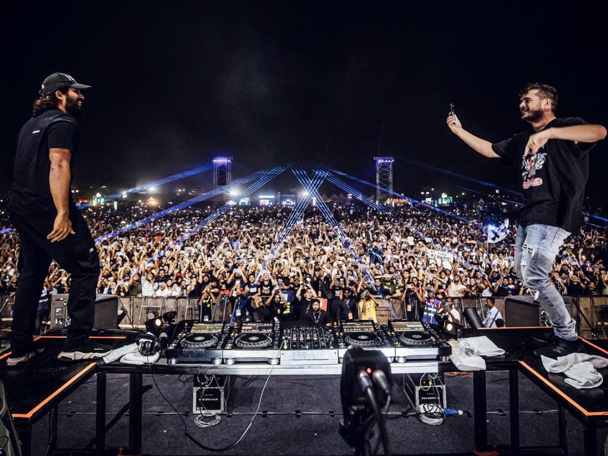 Allu Arjun And DJ Martin Garrix Dances To Oo Antava At Sunburn Concert