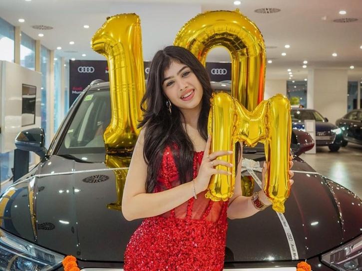 चाइल्ड एक्टर रीवा अरोड़ा ने खरीदी 44 लाख की Audi Car, लोगों ने कहा ...