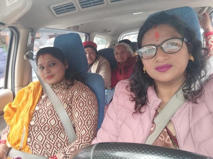 Uttarakhand First Lady Taxi Driver Rekha 