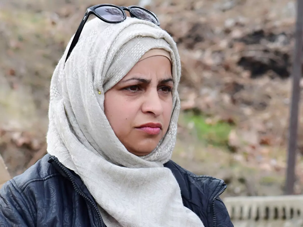 Meet Aaliya Mir, A Kashmiri Woman Rescuing Snakes, Bears And Other Dangerous Wildlife Indiatimes