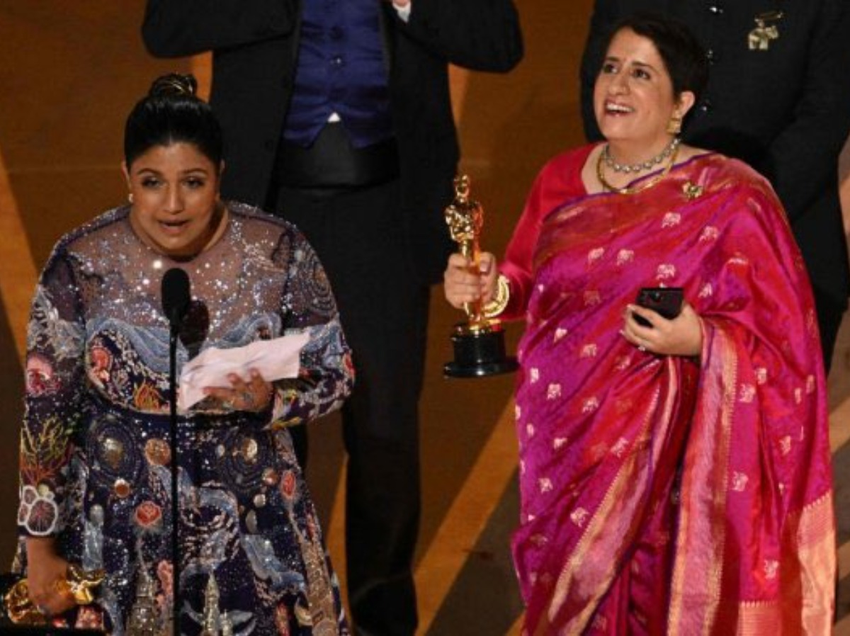 Guneet Monga Lifts Her Second Oscar For Elephant Whisperers, Fans Call It 'Tribute To Nature’
