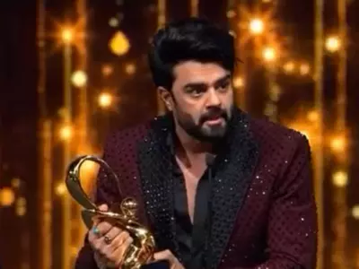 Maniesh Paul Gives Emotional Speech At Zee Cine Awards 2023, Thanks People Who Pulled Him Down