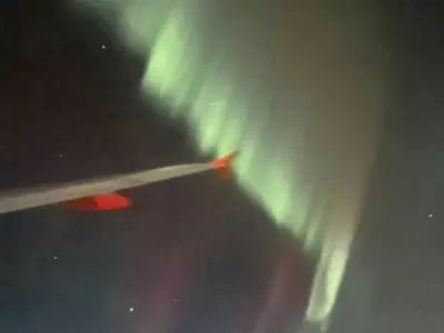Easyet Pilots Turns Plane To Catch Northern Lights 