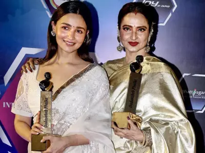 “Future Legend”, Rekha Is All Hearts For Alia Bhatt; Dedicates Her Award To Brahmastra Actress