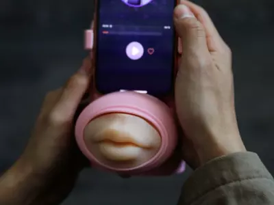 Remote Lovers Can Kiss Each Other With This Device That Connects To A Phone