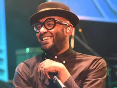 Drone hits benny dayal on head during live concert
