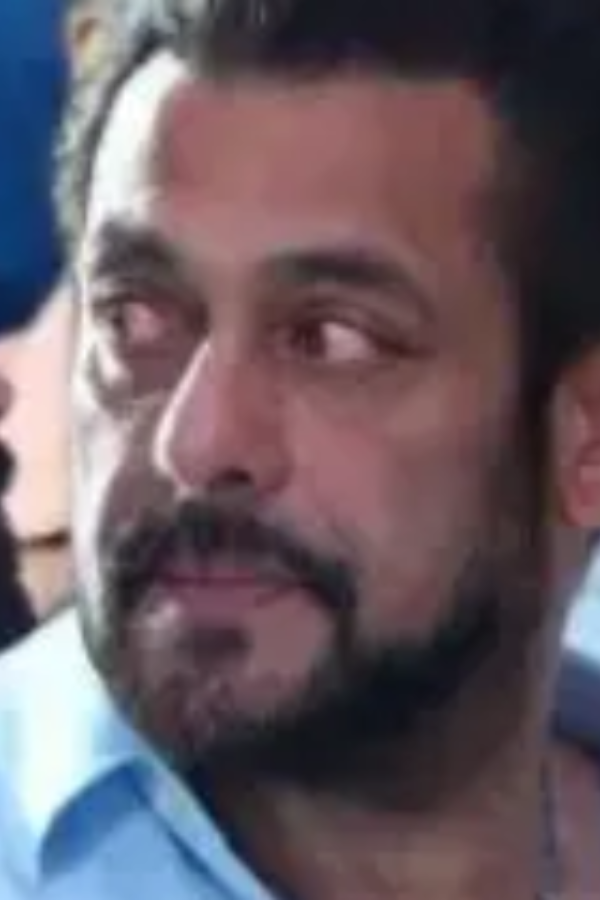 'Always Loved & Cared', Salman Khan Tries Hard To Control His Tears At Satish Kaushik's Funeral