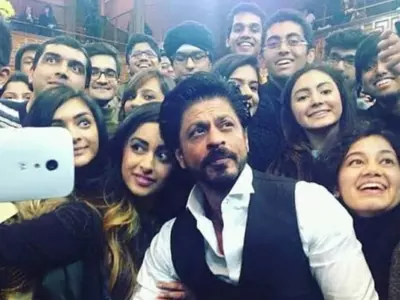 Do You Know Shah Rukh Khan Has Female Bodyguards And The Reason Behind It Is Both Sweet & Funny