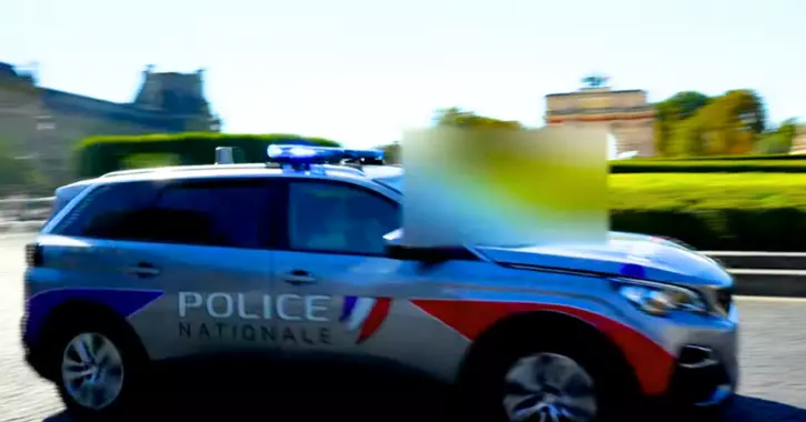 YouTuber Pranks By Hanging A Portrait By Mona Lisa In Louvre