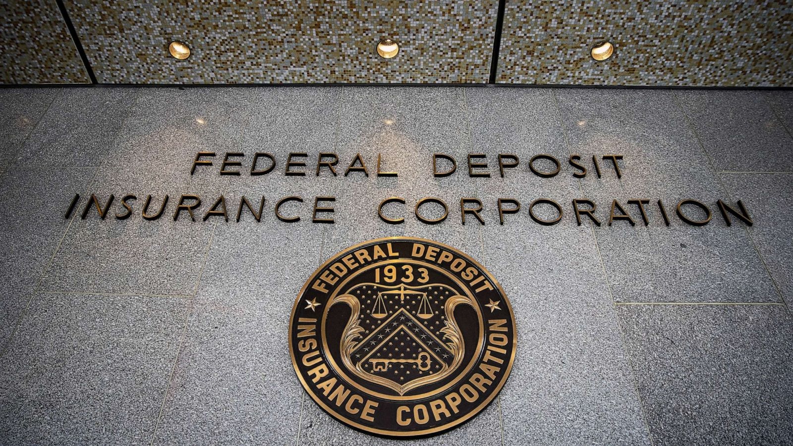 'Ticking Time Bomb', US Banks Sitting On 620 Billion Losses