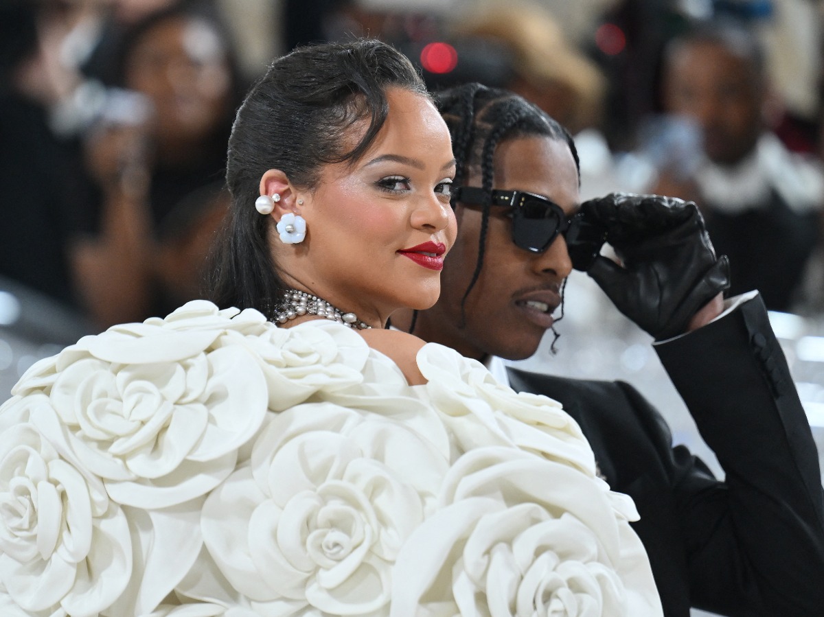Rihanna Flaunts Her Pregnancy Fashion At Met Gala; Stuns In An Enormous ...