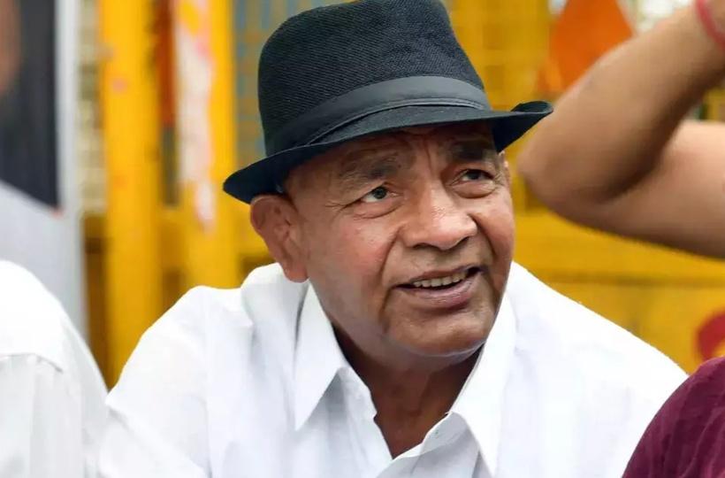 Mahavir Phogat warns that medals will be returned if justice is not done