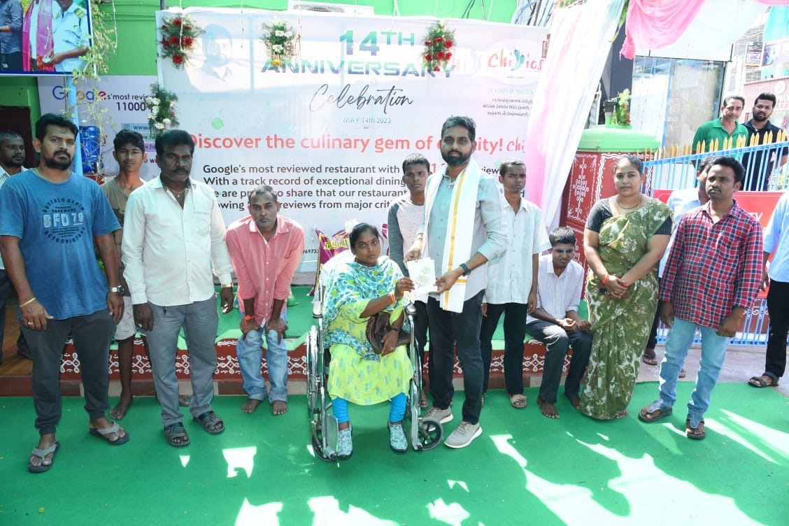 Chili Anji is distributing food to the needy since 10 years