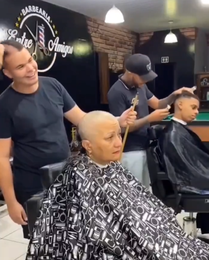 Barber Shaves His Head in Solidarity With Mother Fighting Cancer