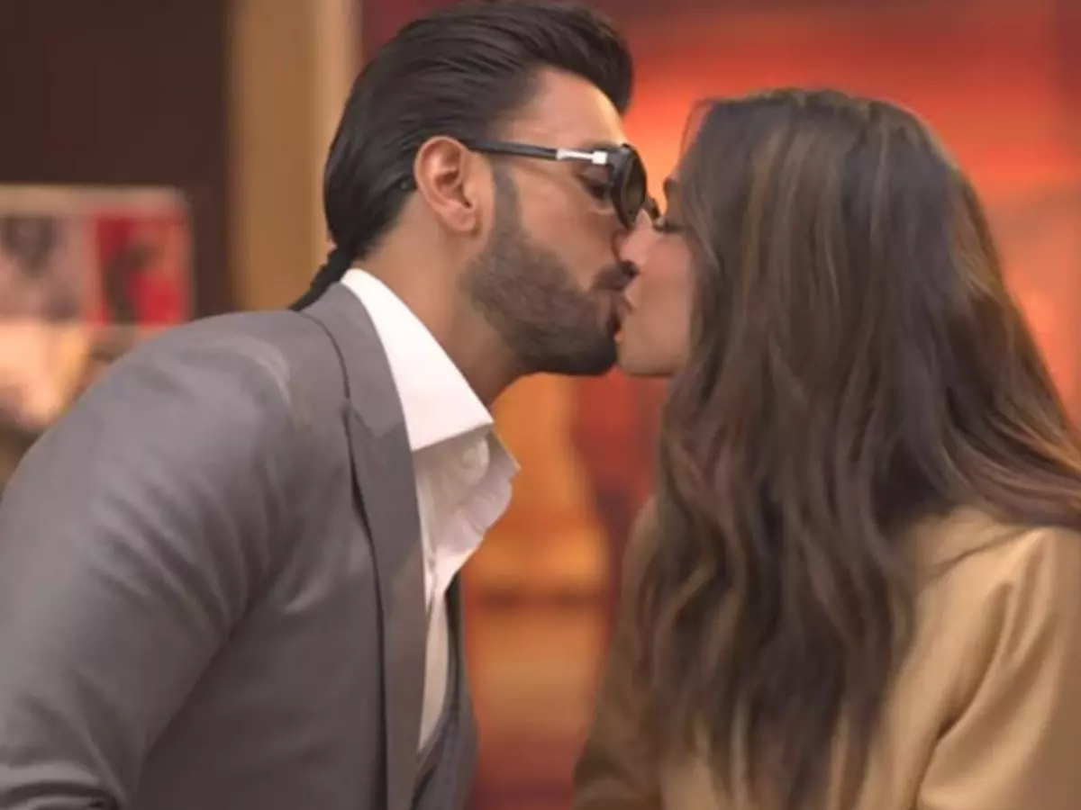'What Are We Doing?' Ranveer Singh Kisses Deepika Padukone In Rare PDA During Her Interview