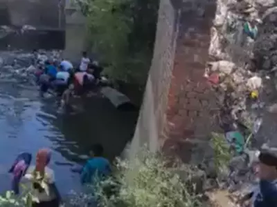 People Find Money In Sewage In Bihar