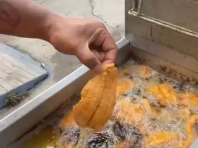 The Bare-Handed Chef Netizens Enthralled by Unbelievable Video