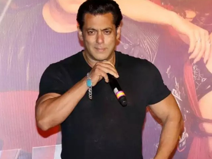 Crop Top And Denim Shorts Salman Khans Old Photos Have Kickstarted A Pun Fest On Internet 6125