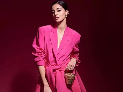 Ananya Panday's Mini Bucket Bag Is Worth Rs 4.9 Lakhs & It's Grabbing Everyone's Attention