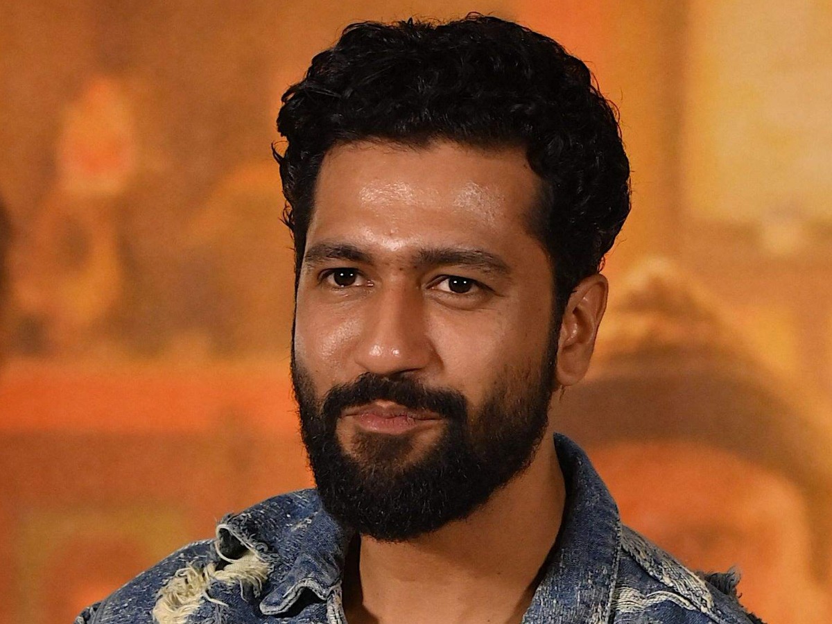 Vicky Kaushal SHOCKS the internet with his long beard, fans say 'he looks  like a villain