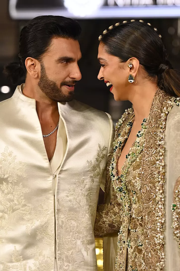 BHU Students Mock Deepika Padukone BHU Students Mock Deepika Padukone