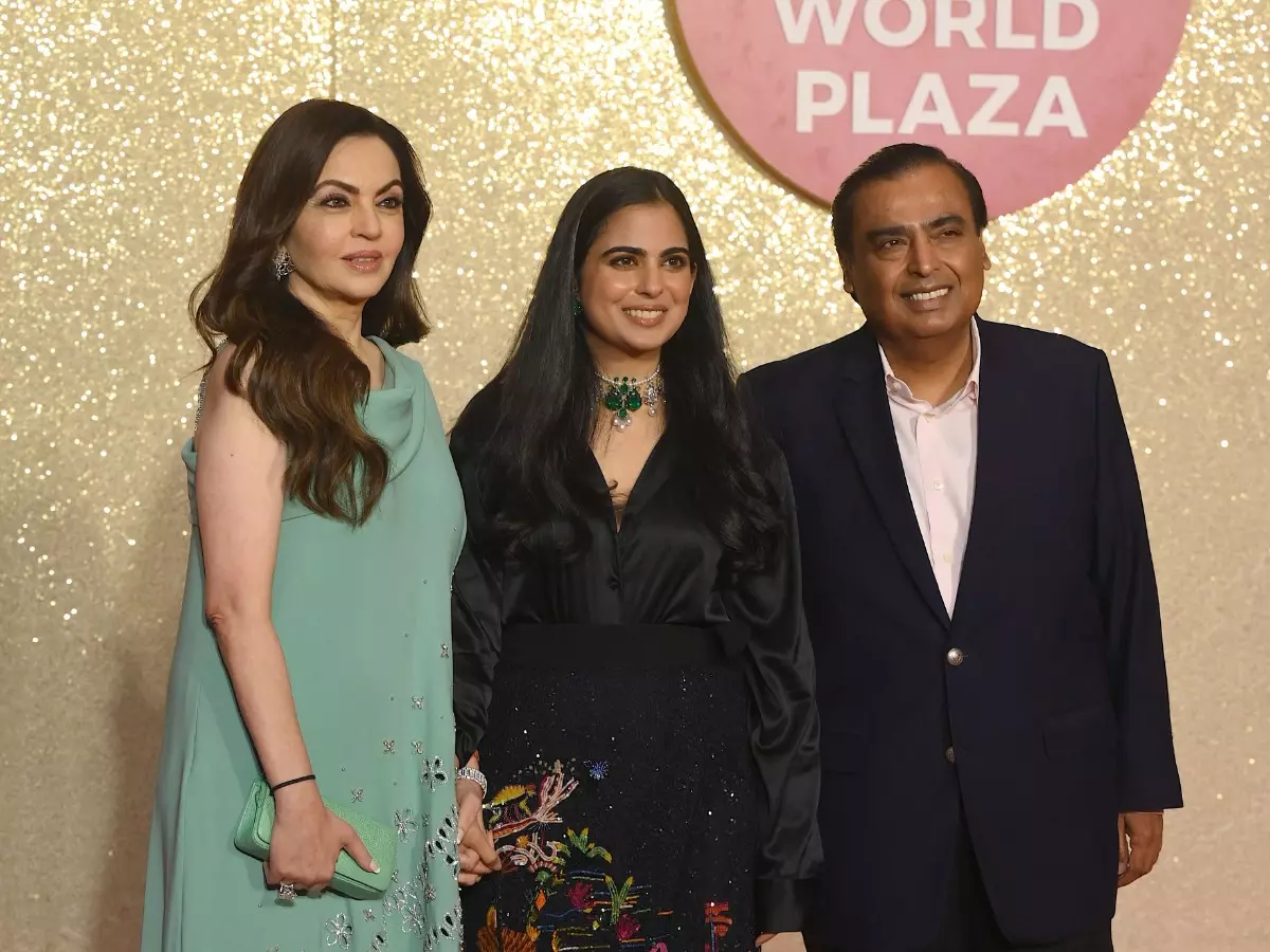 Ranveer Singh Tells Nita Ambani She's 'Just Looking Like A Wow'; Watch Mukesh Ambani's Reaction Ranveer Singh Tells Nita Ambani She's 'Just Looking Like A Wow'; Watch Mukesh Ambani's Reaction