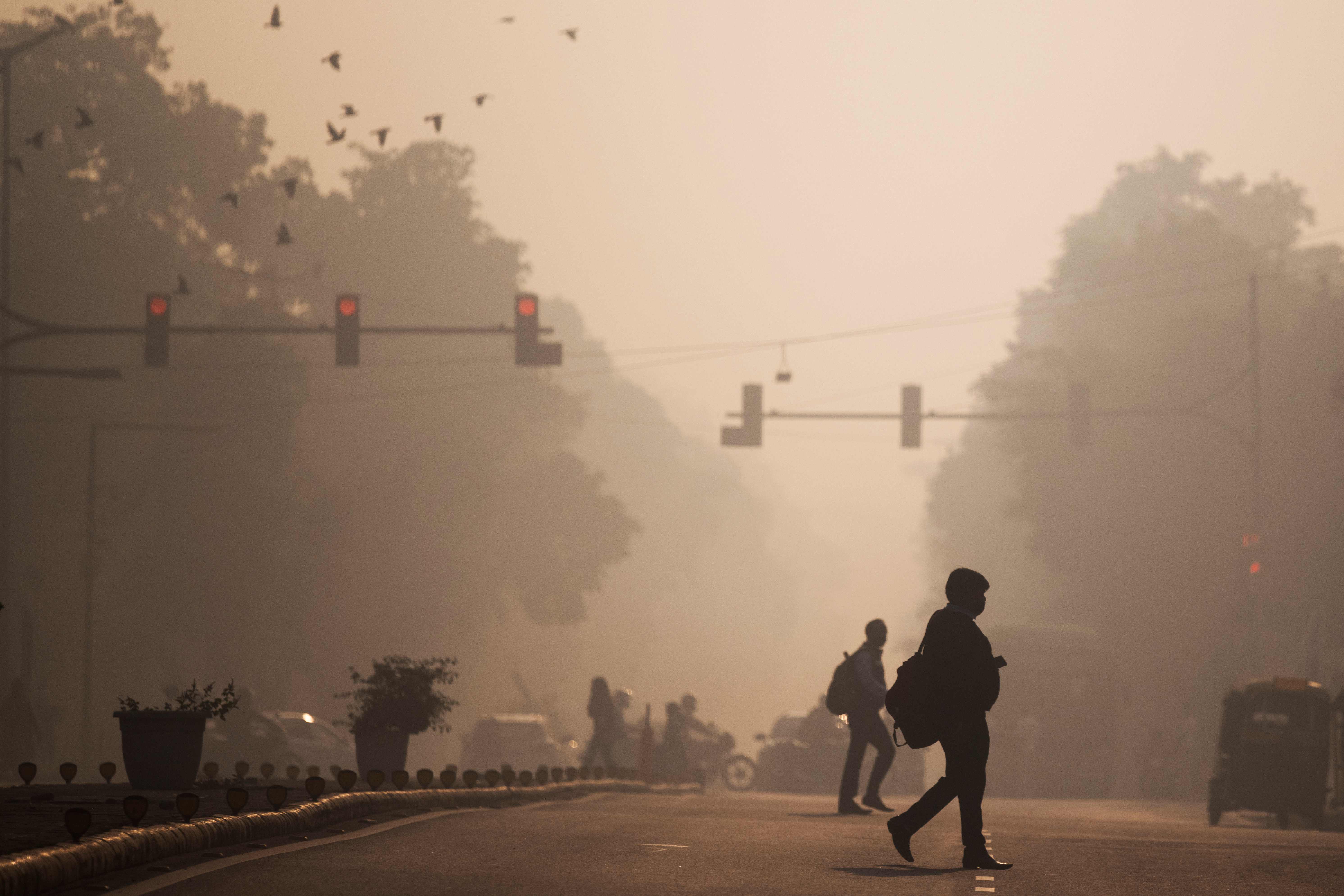 Тем смог. Смог в Дели. Смог в Китае. Newspaper headline Air pollution.