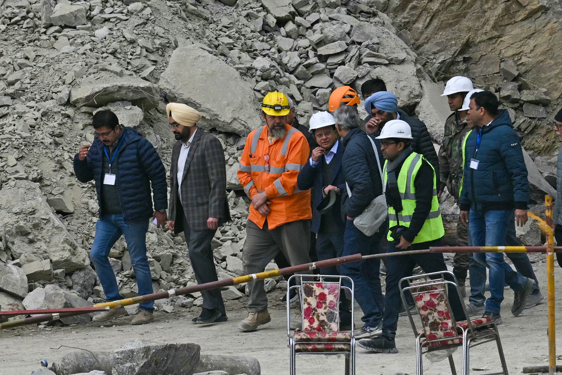 Uttarkashi Tunnel Rescue: Australian Expert Arnold Dix Offers Prayers Before Baba Bokhnaag After Successful Evacuation