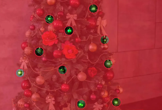 Find all 10 green ornaments on the Christmas tree with this festive optical illusion