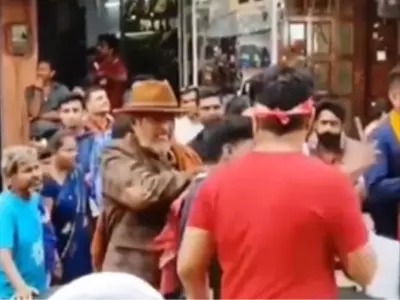 Nana Patekar Slapping A Fan Who Approached For A Selfie