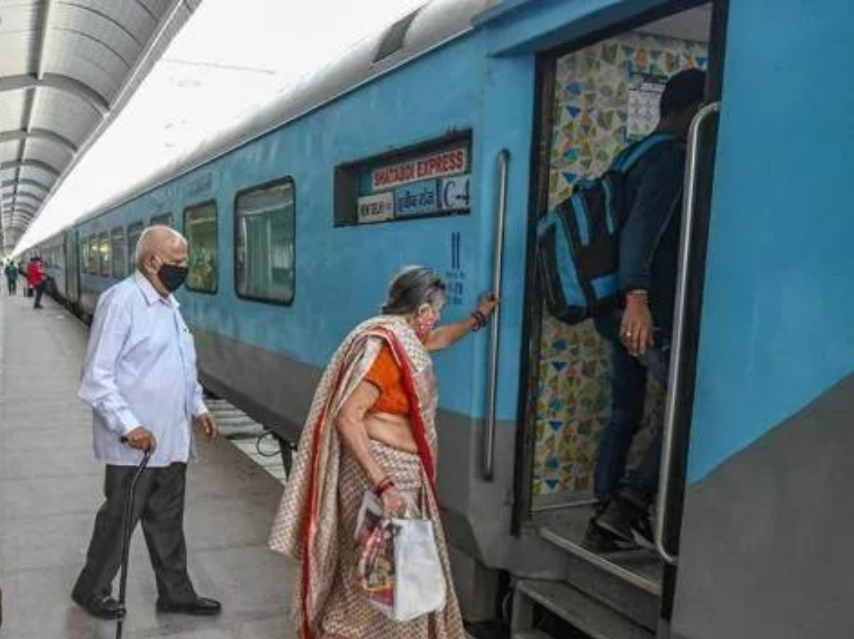 Indian Railway Senior Citizen Rule:भारतीय रेल में सीनियर सिटीजंस को मिलती हैं ये सुविधाएं, ऐसे