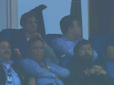 Shah Rukh Khan watching ICC world cup match between india and pakistan