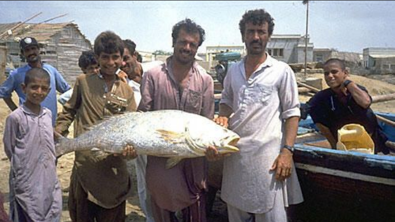 pakistani fisherman finds extremely rare fish worth rs 7 crore