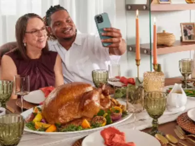 The Thanksgiving Grandma Team Up With Airbnb To Host Strangers Over The Thanksgiving Holiday