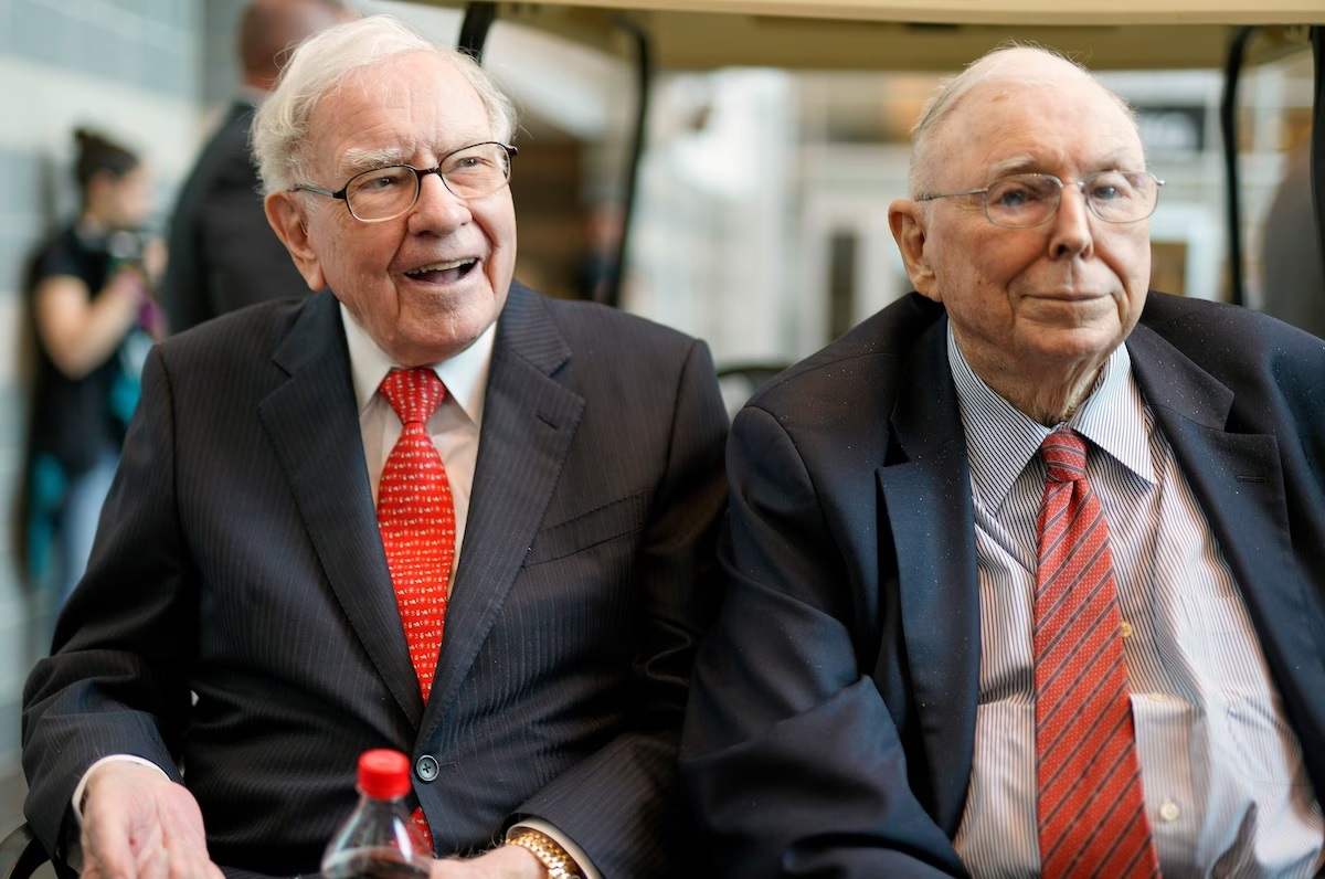 Warren Buffett's Right Hand Man & Investment Genius Charlie Munger Dies ...