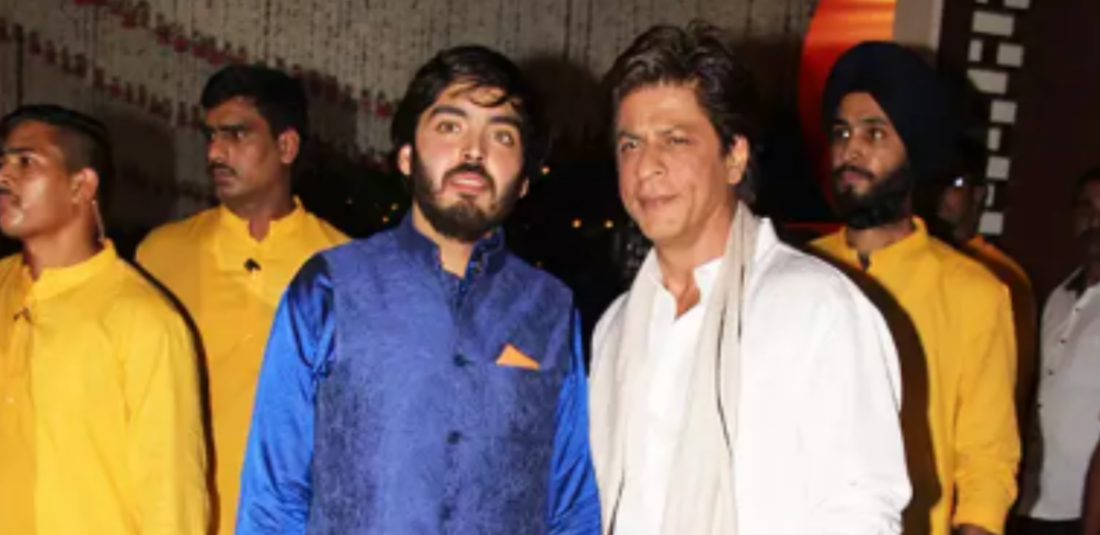 Video Of Anant Ambani Handing Over A Snake To Shah Rukh Khan At A Party Is Now Viral