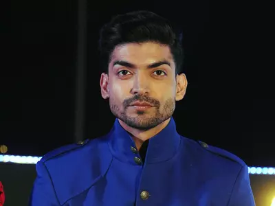 We Need More People Like Him! Gurmeet Choudhary Gives CPR To Man Who Collapsed On Mumbai Street