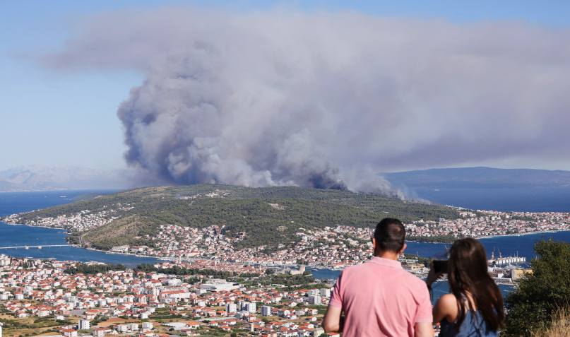 As a summer forest fire reignites in Tenerife, thousands of people are evacuated