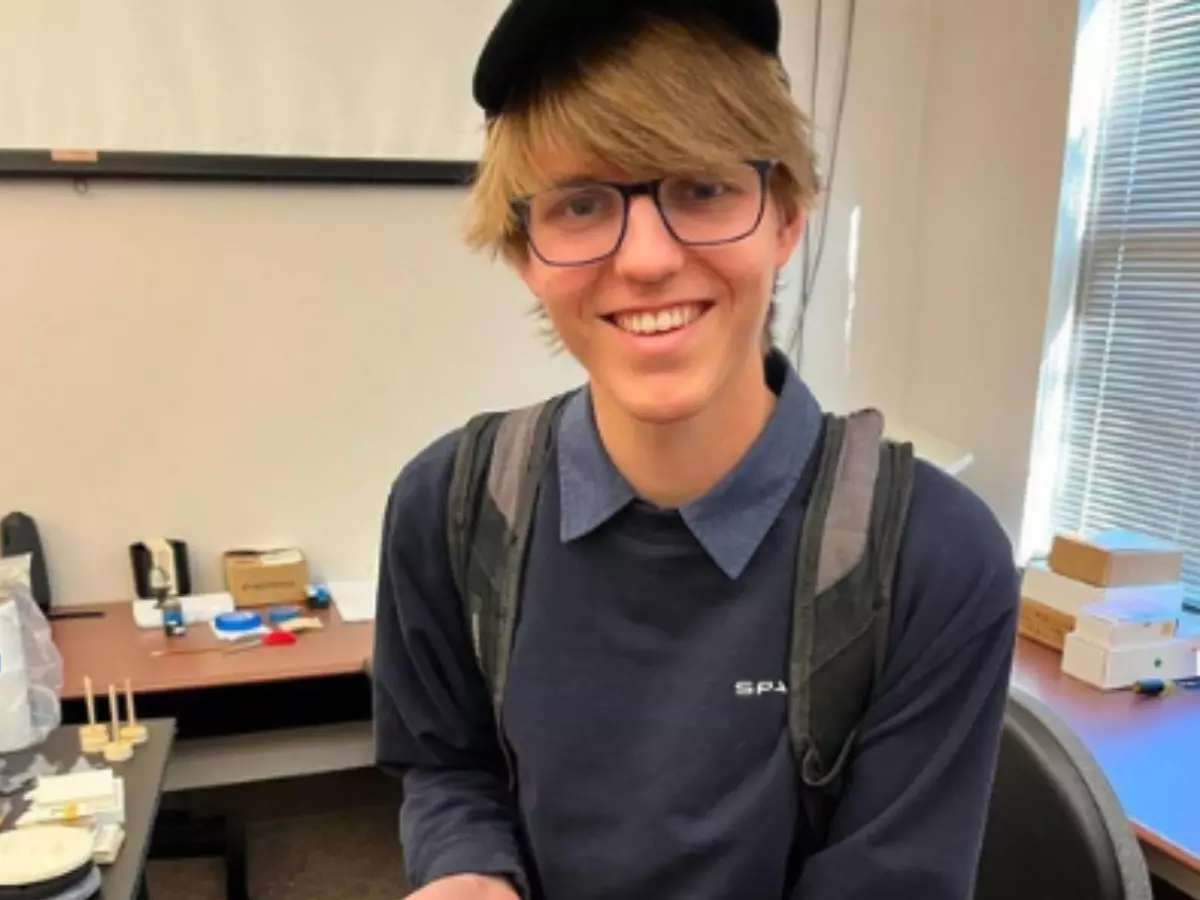 student-uses-ai-to-read-words-on-2000-year-old-scroll-652d04c8bfb0a Indiatimes