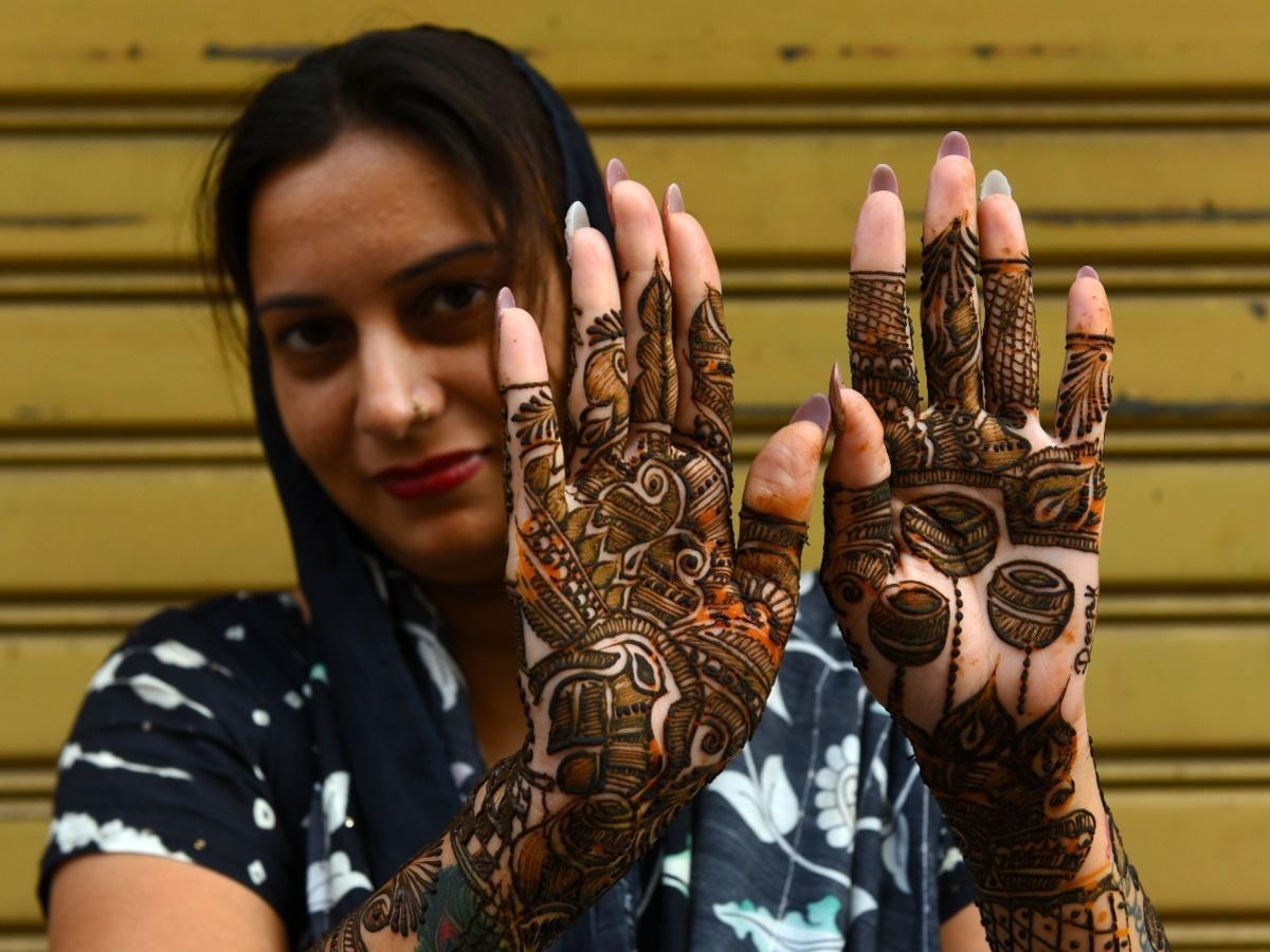 How to use henna stencils, Easy way to apply mehendi at home