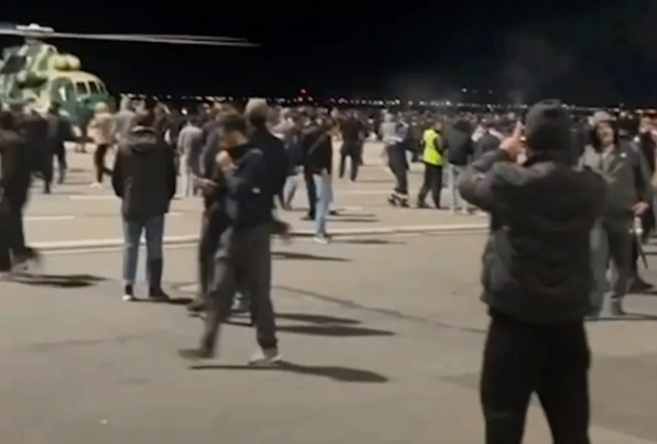 Mob Storms Airport, Look For Jews On Flight From Israel In Russia's