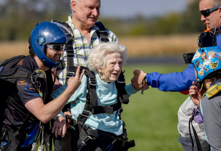 The oldest parachutist