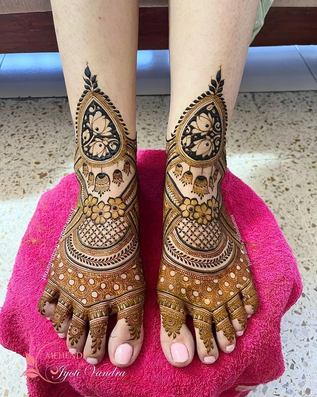 Beautiful Special Bridal Mehndi Legs Designs 🔥😍 Done by  ✓👉@rajmehandidesigner . Book your bridal mehandi appointment 💐🙏... |  Instagram