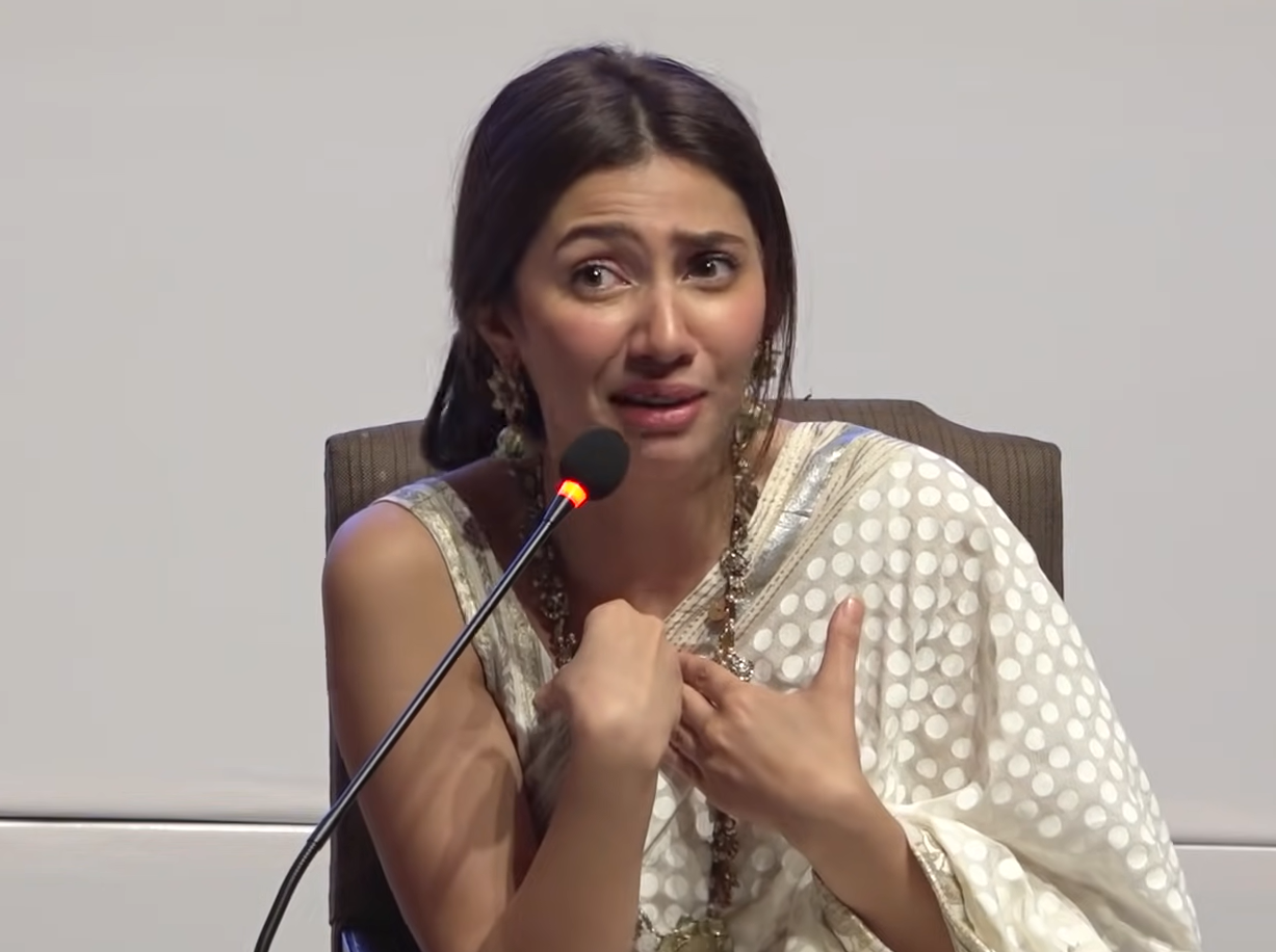 When Mahira Khan told her mother that she had caught Raees with Shah Rukh Khan