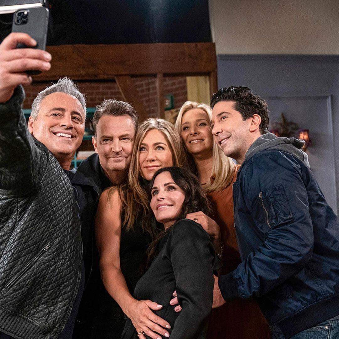 Mourning Matthew Perry, 'Friends' Fans Gather at the Iconic TV Show  Apartment