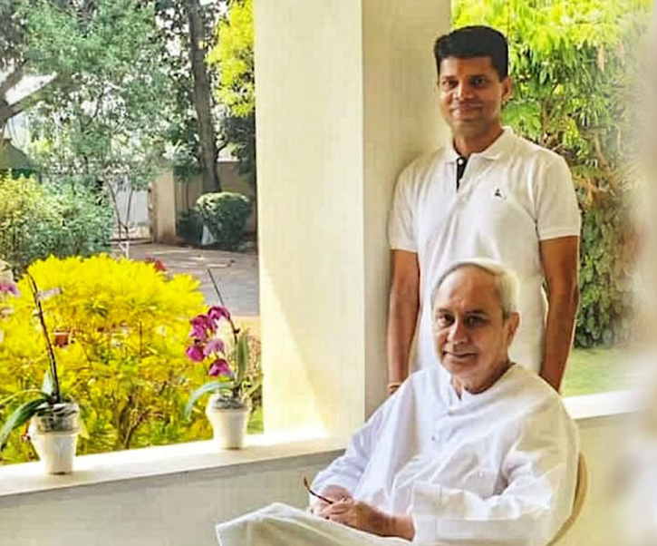 who is vk pandian former odisha bureaucrat now a cabinet minister