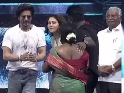 Shah Rukh Khan's Viral Video Of Bowing Down To Atlee's Mother Leaves The Internet Excited